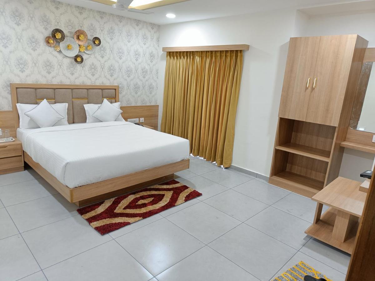 Hotel Lotus Anand Exterior photo