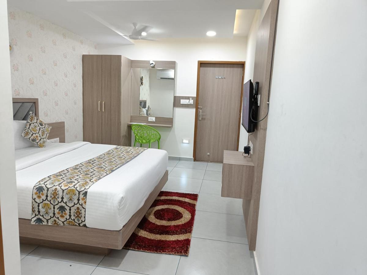 Hotel Lotus Anand Exterior photo