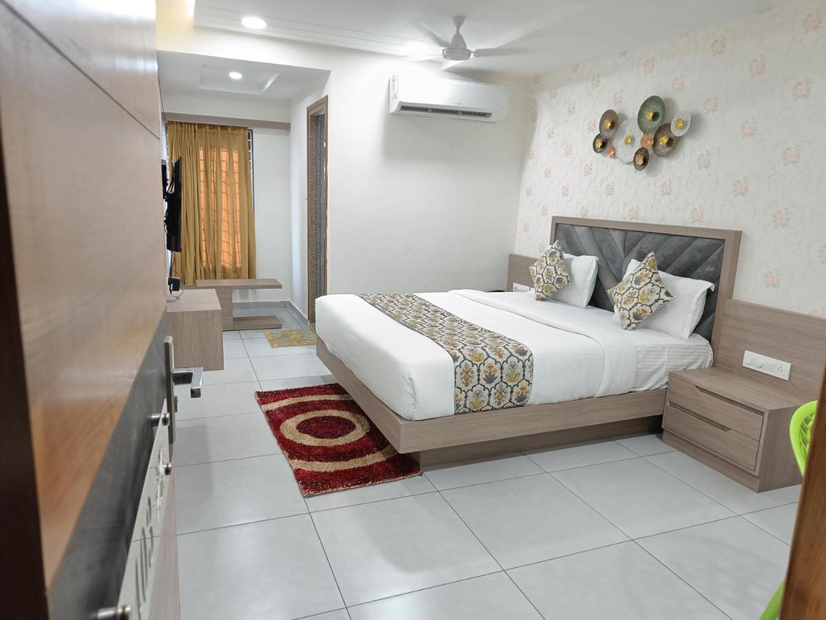 Hotel Lotus Anand Exterior photo